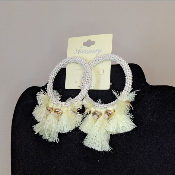 Beaded tassel hoop earings - Picture 4 of 4